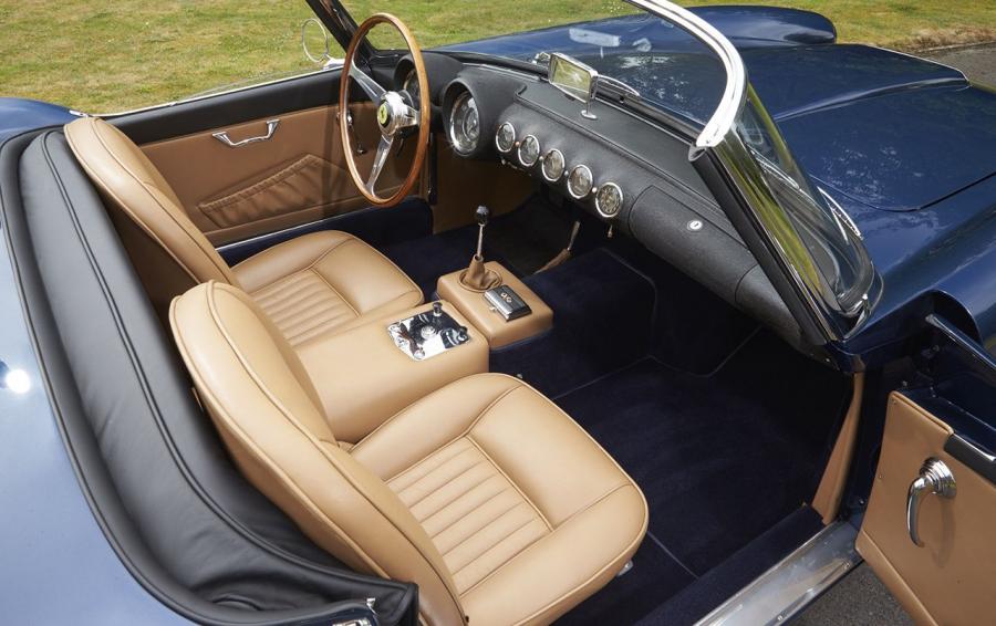 Интерьер Ferrari 250 GT Cabriolet (Open Headlights) (Serie I) 1959 года  (фото 9 из 28)